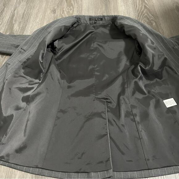 Theory Gray & White Virgin Wool Pinstripe Long Sleeve Three Button Blazer Sz 0 - Picture 5 of 10